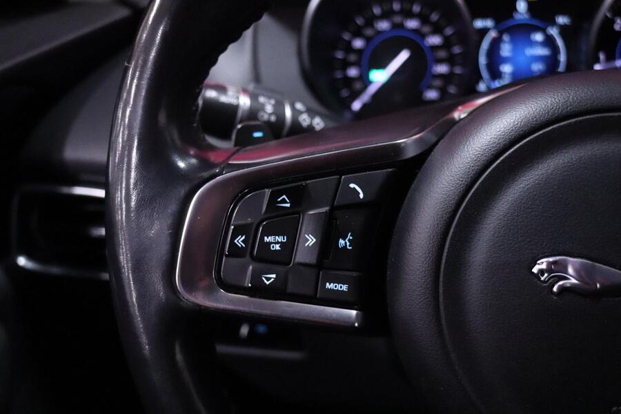 Jaguar F-PACE vaihtoauto