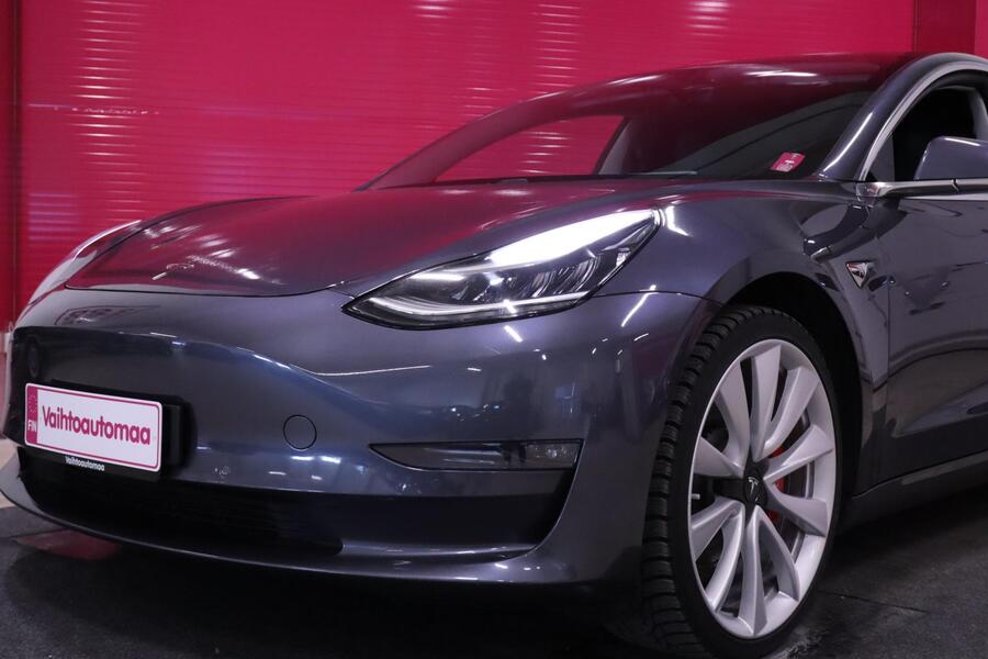 Tesla Model 3 vaihtoauto