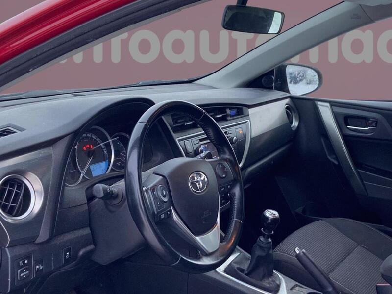 Toyota Auris vaihtoauto