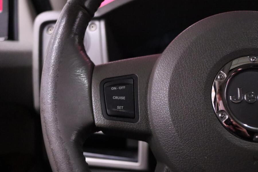 Jeep Commander vaihtoauto