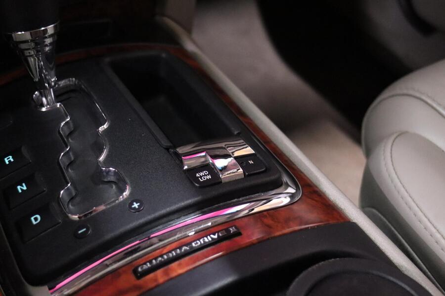 Jeep Commander vaihtoauto