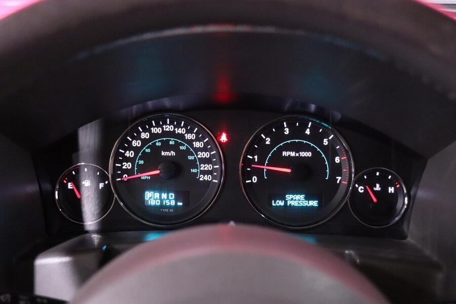 Jeep Commander vaihtoauto