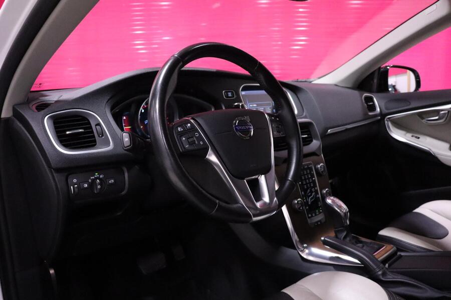 Volvo V40 Cross Country vaihtoauto