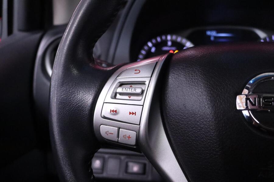 Nissan Navara vaihtoauto