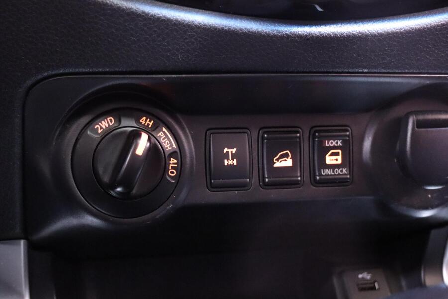 Nissan Navara vaihtoauto