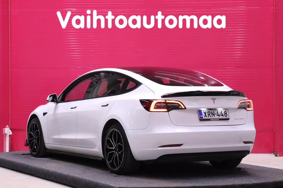 Tesla Model 3 vaihtoauto