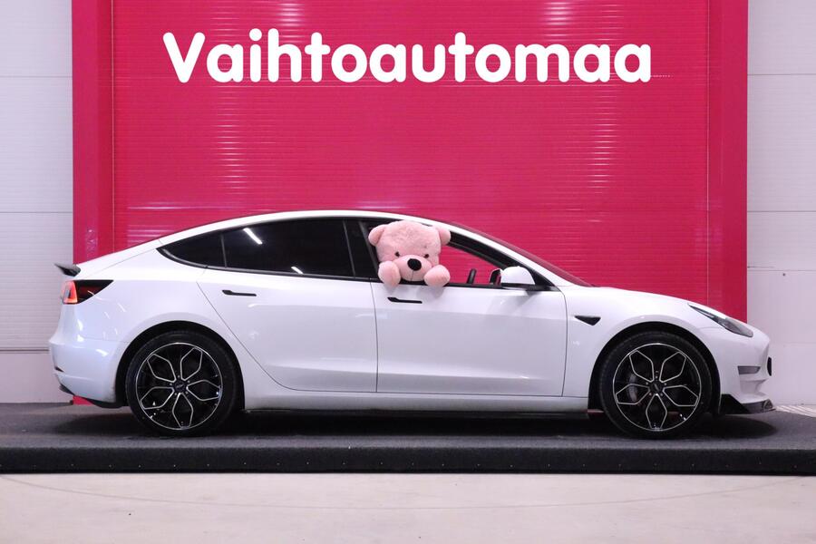 Tesla Model 3 vaihtoauto