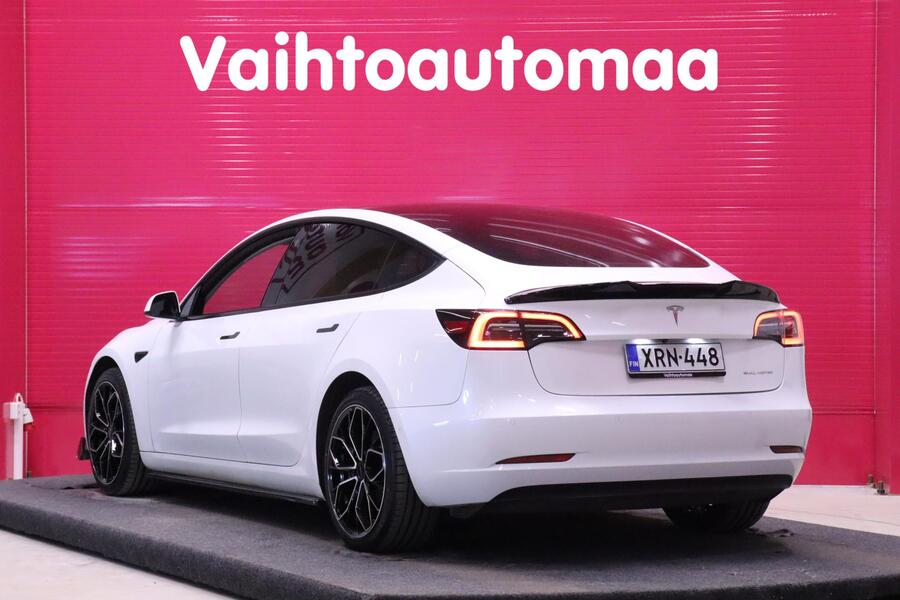 Tesla Model 3 vaihtoauto