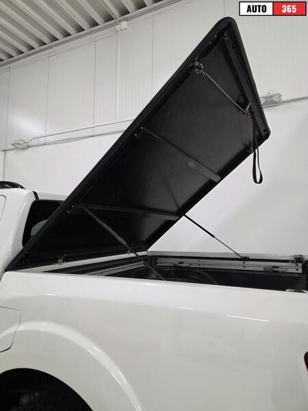 Nissan Navara vaihtoauto