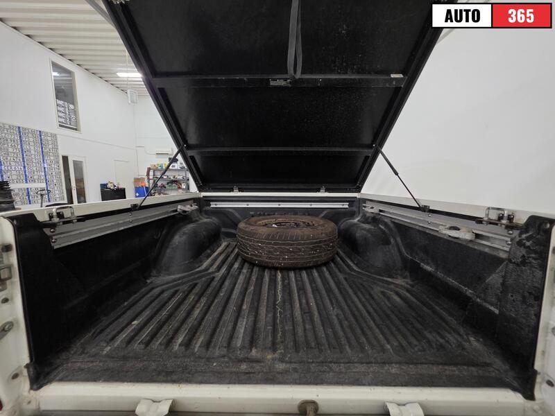 Nissan Navara vaihtoauto