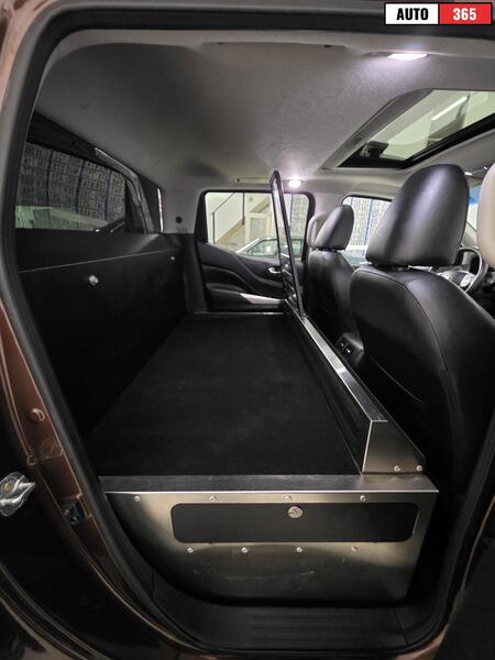 Nissan Navara vaihtoauto