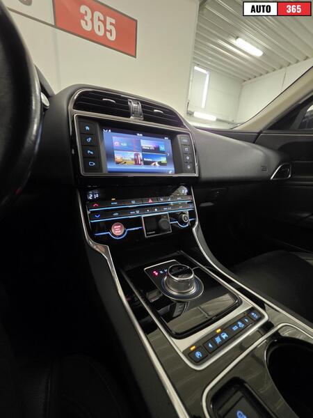 Jaguar XE vaihtoauto