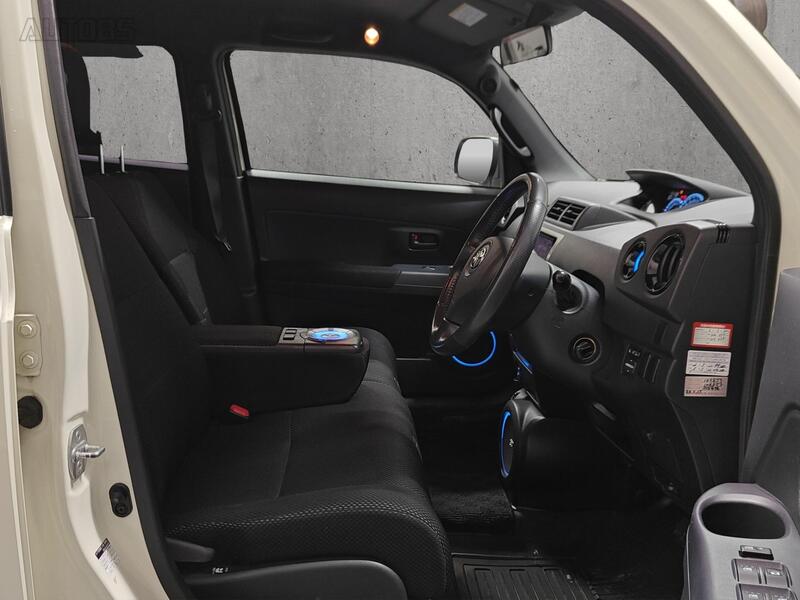 Toyota BB vaihtoauto