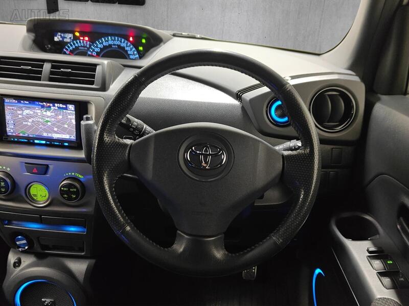 Toyota BB vaihtoauto