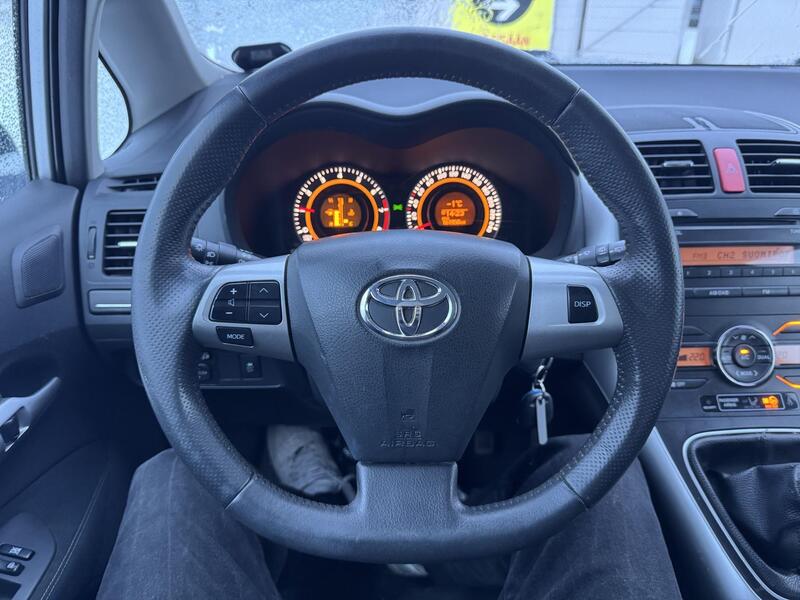 Toyota Auris vaihtoauto