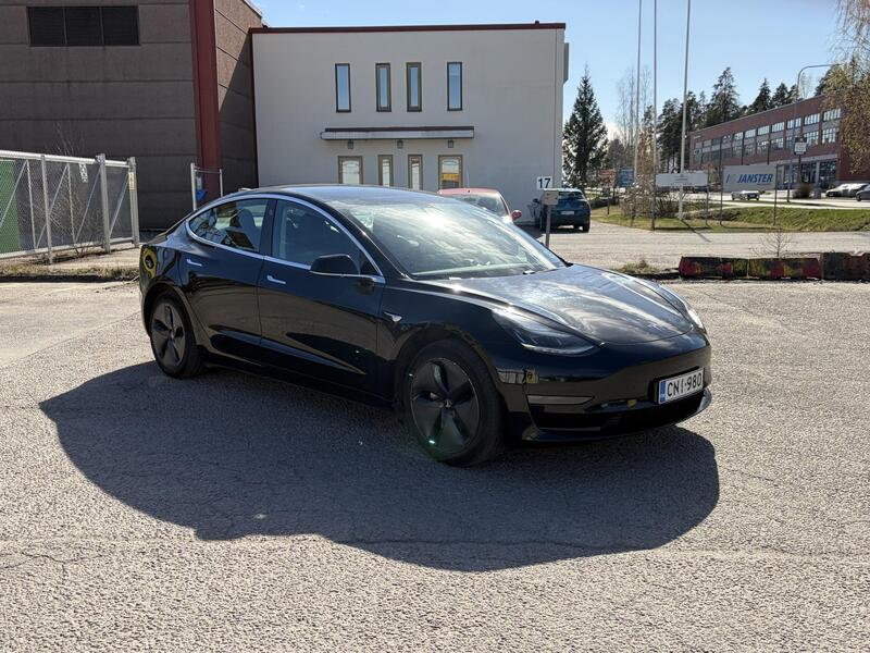 Tesla Model 3 vaihtoauto