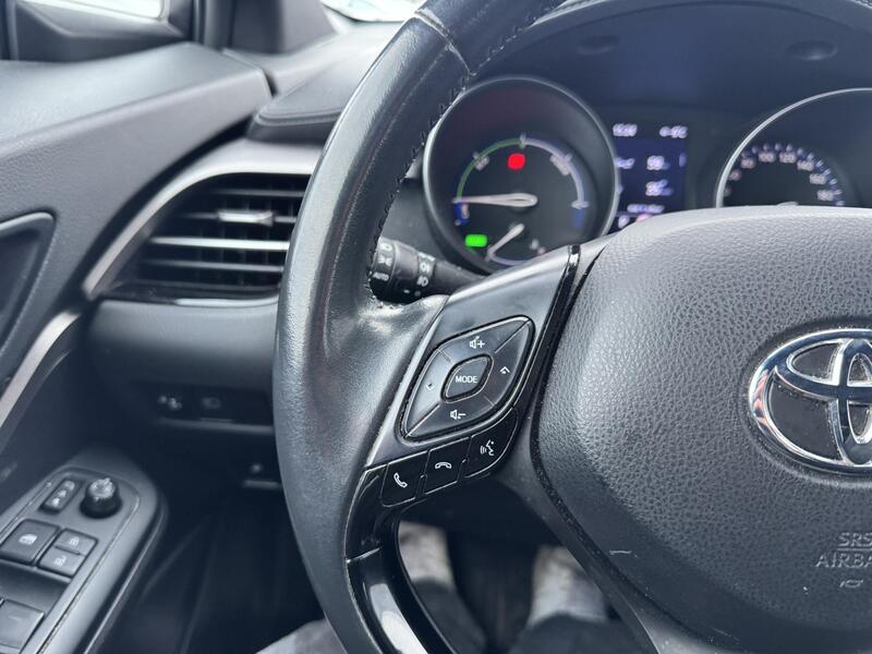 Toyota C-HR vaihtoauto