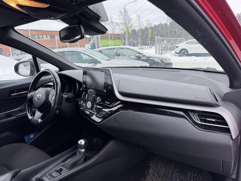 Toyota C-HR vaihtoauto