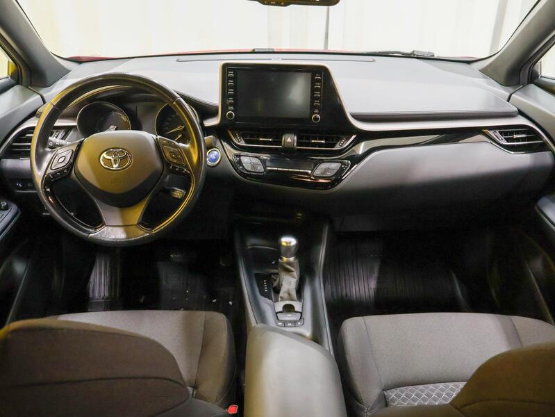 Toyota C-HR vaihtoauto