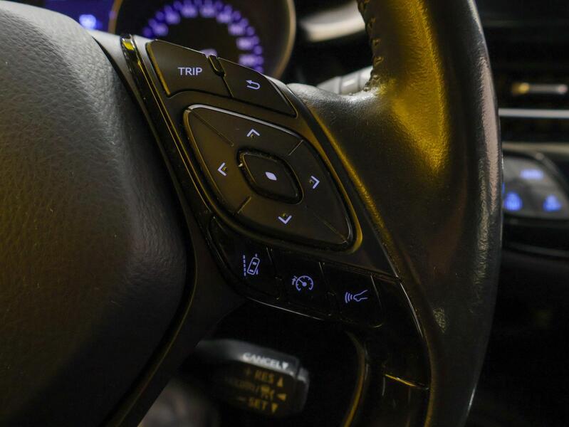 Toyota C-HR vaihtoauto