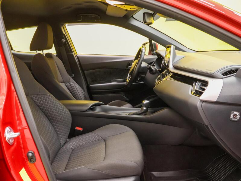 Toyota C-HR vaihtoauto