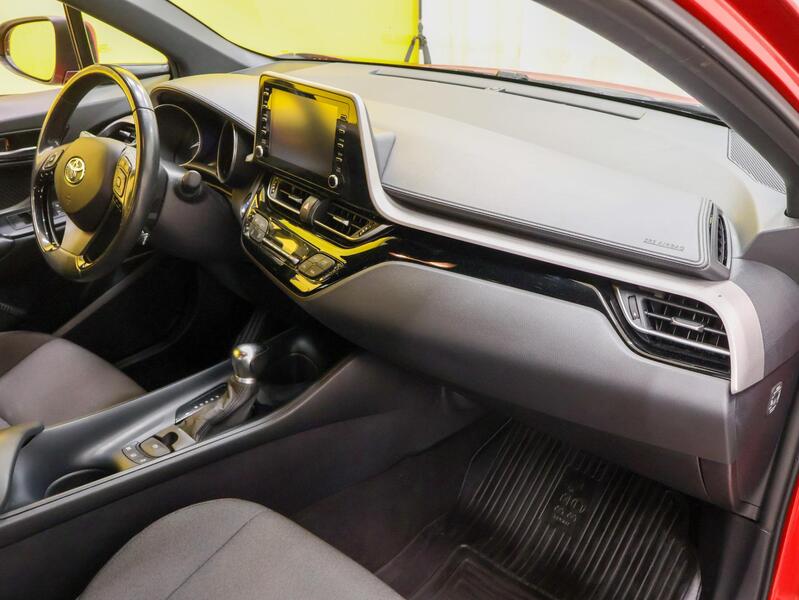 Toyota C-HR vaihtoauto