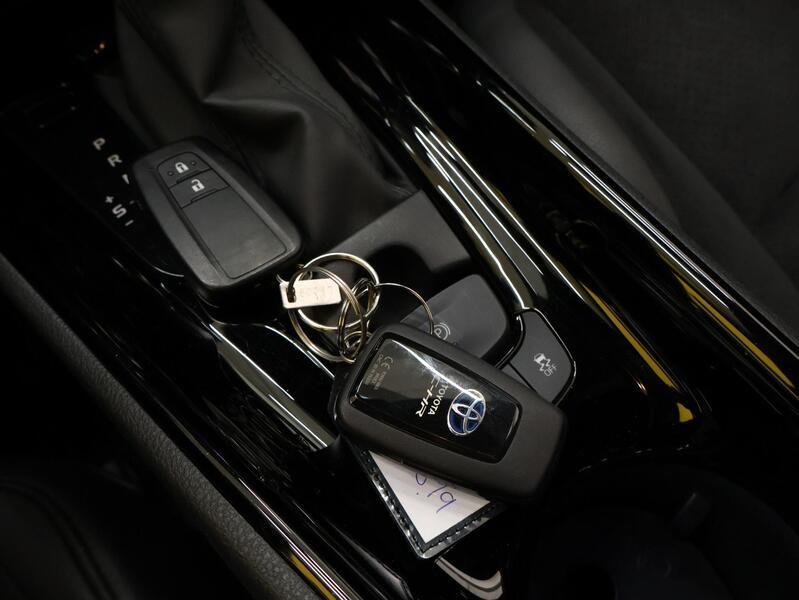 Toyota C-HR vaihtoauto