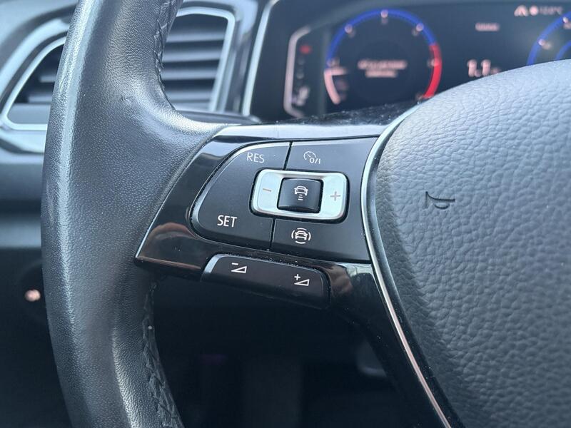 Volkswagen T-Roc vaihtoauto