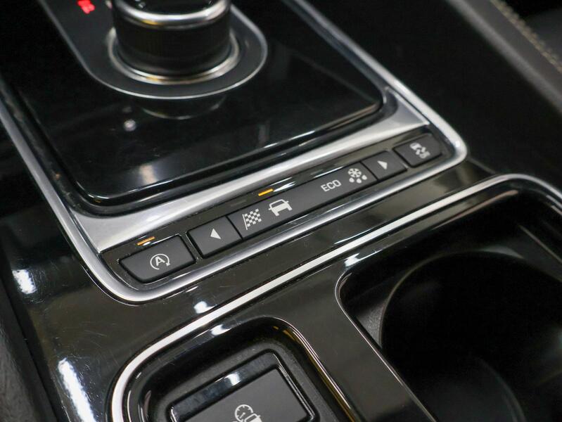 Jaguar F-PACE vaihtoauto