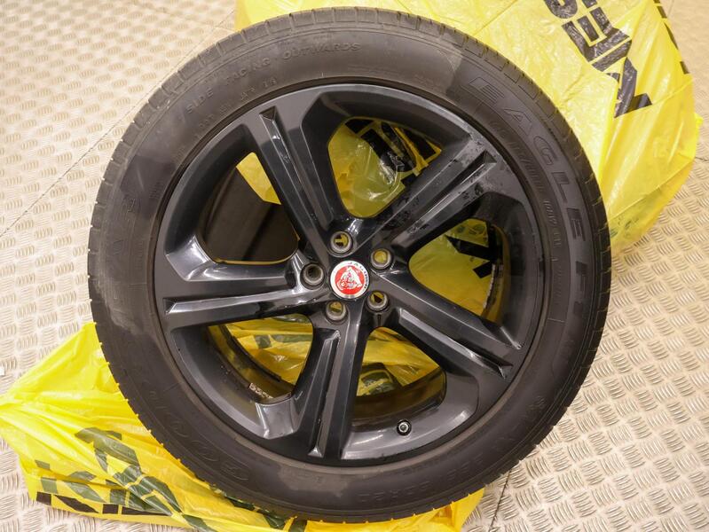 Jaguar F-PACE vaihtoauto