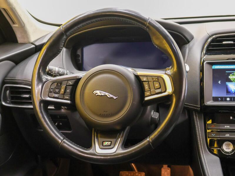 Jaguar F-PACE vaihtoauto