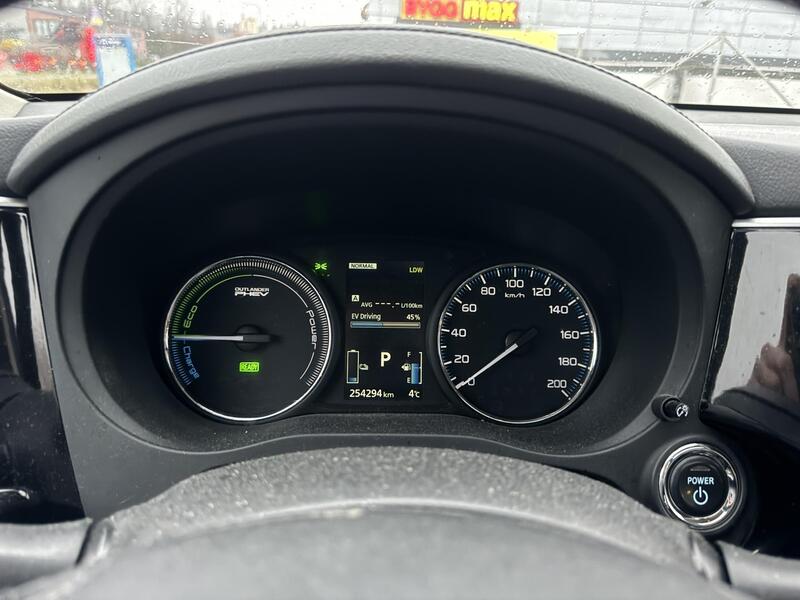 Mitsubishi Outlander PHEV vaihtoauto