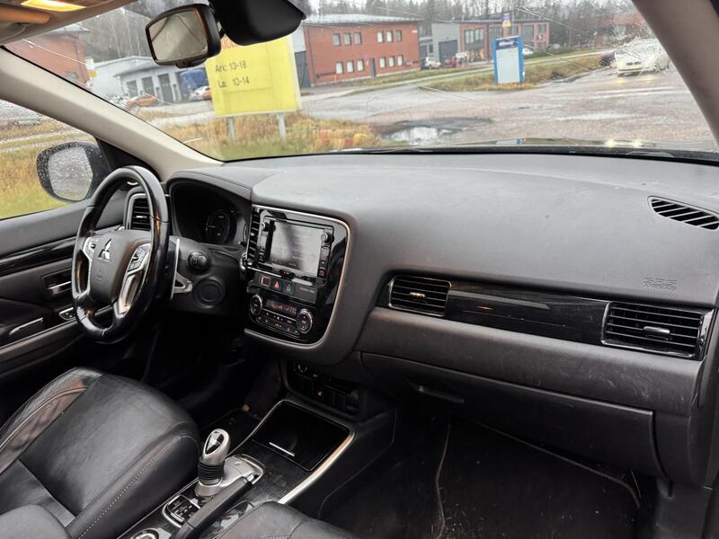Mitsubishi Outlander PHEV vaihtoauto