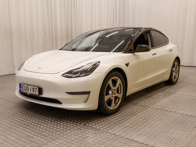 Tesla Model 3 vaihtoauto