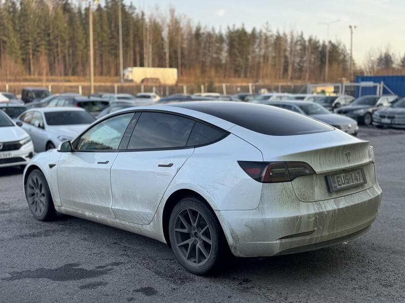 Tesla Model 3 vaihtoauto