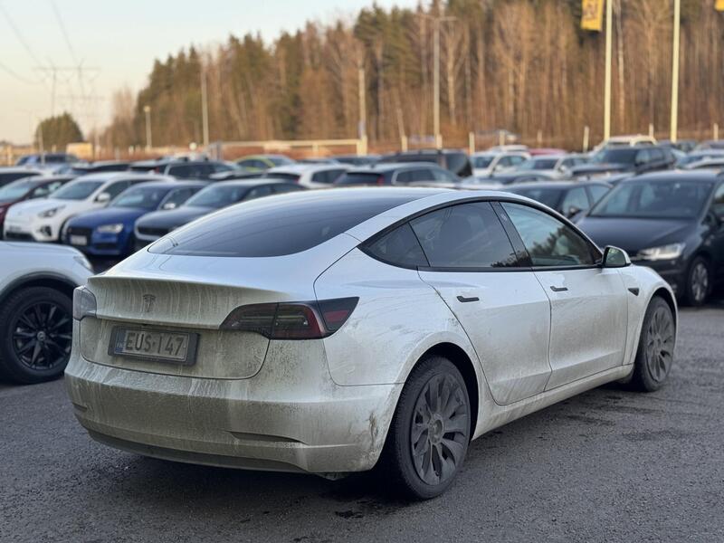Tesla Model 3 vaihtoauto