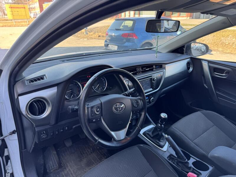 Toyota Auris vaihtoauto