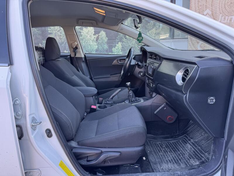 Toyota Auris vaihtoauto