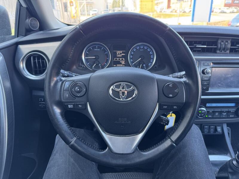 Toyota Auris vaihtoauto