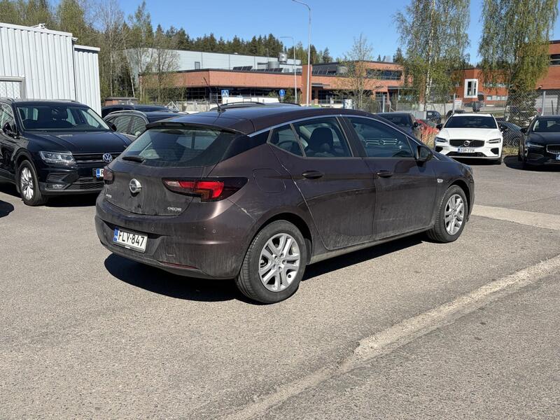 Opel Astra vaihtoauto