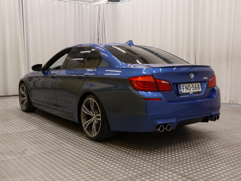 BMW M5 vaihtoauto