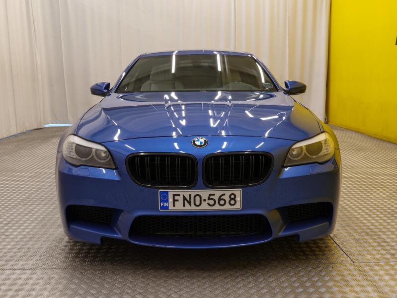 BMW M5 vaihtoauto