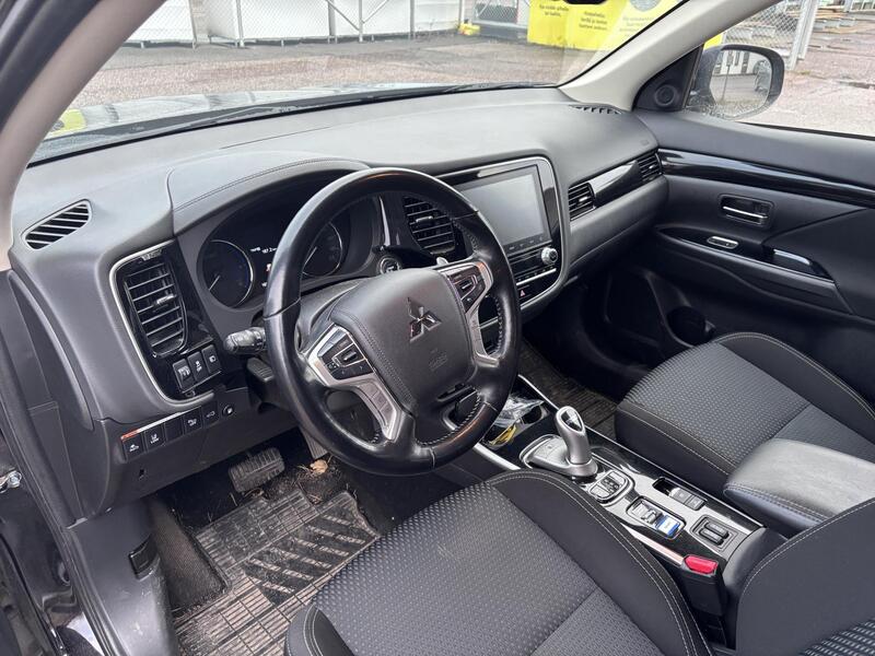 Mitsubishi Outlander PHEV vaihtoauto