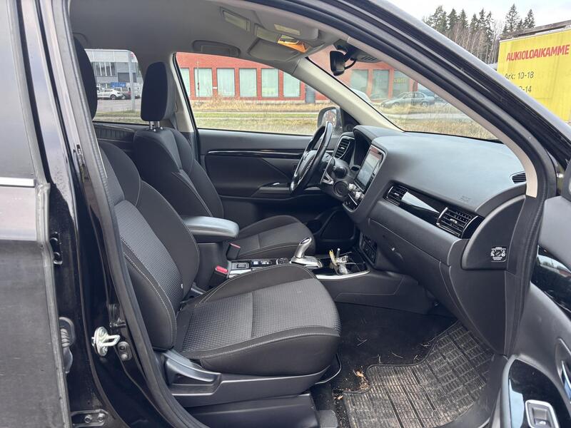 Mitsubishi Outlander PHEV vaihtoauto