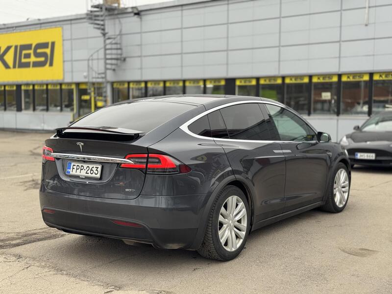 Tesla Model X vaihtoauto