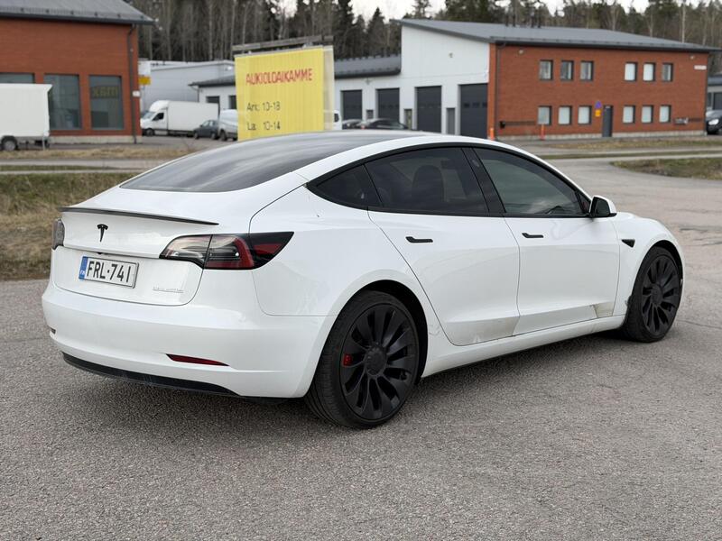 Tesla Model 3 vaihtoauto