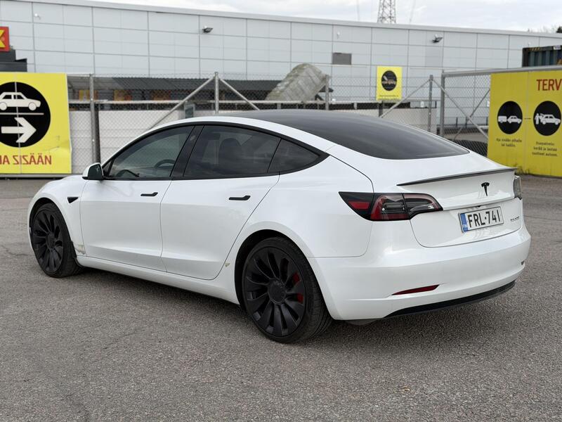 Tesla Model 3 vaihtoauto