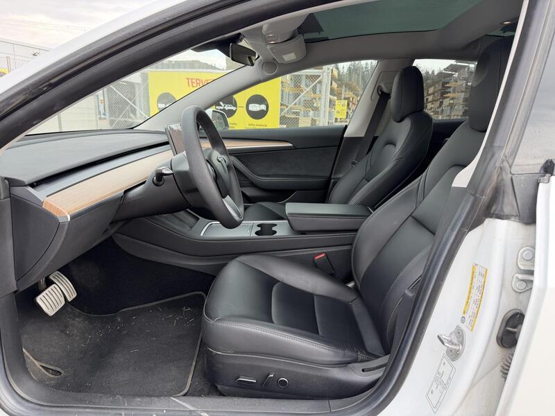 Tesla Model 3 vaihtoauto