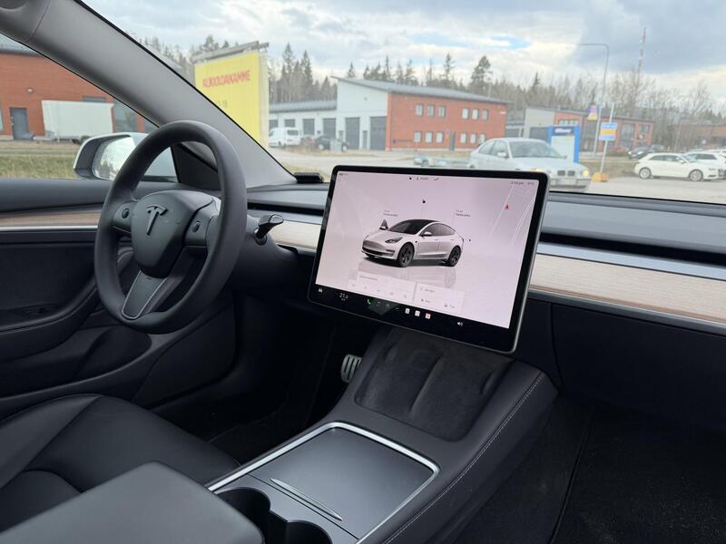 Tesla Model 3 vaihtoauto