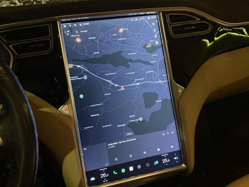 Tesla Model S vaihtoauto
